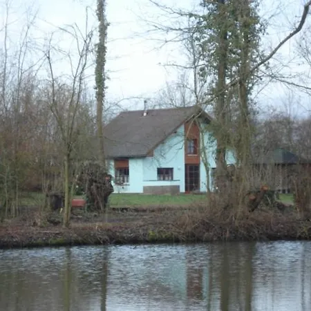 Chalet Et Etang Du Roua Horská chata Hannut