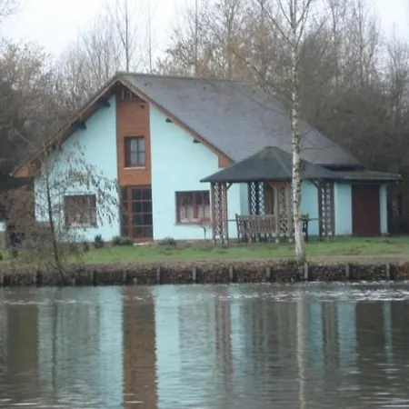 Chalet Et Etang Du Roua *
